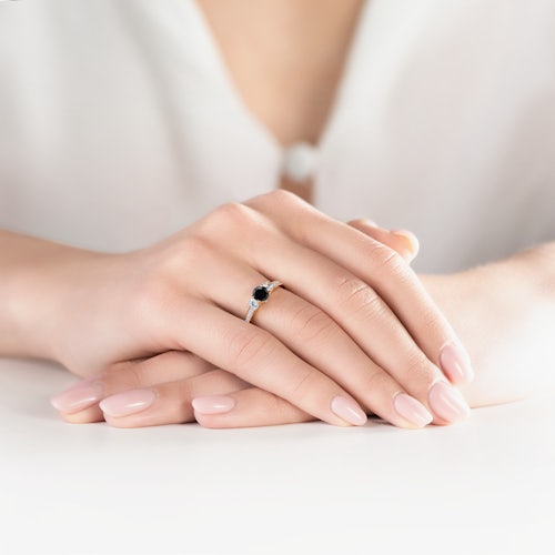 Pierścionek zaręczynowy Dream: złoty, czarny diament